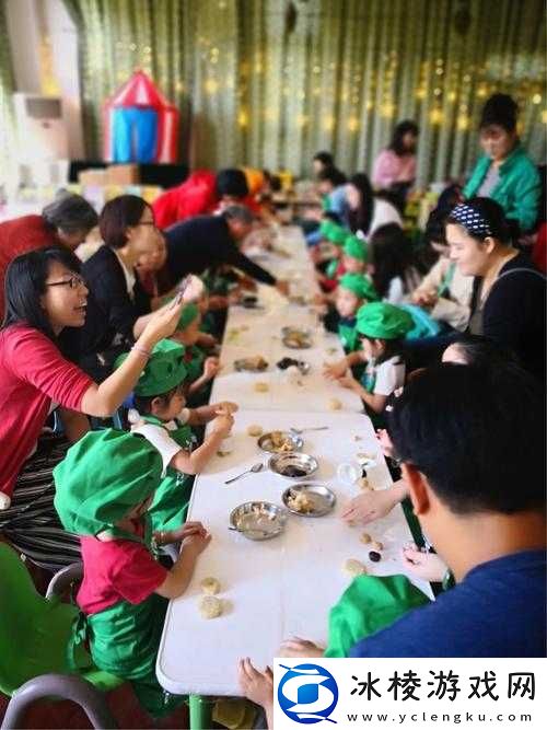 妈妈女儿齐上阵共做月饼:温馨亲子时光