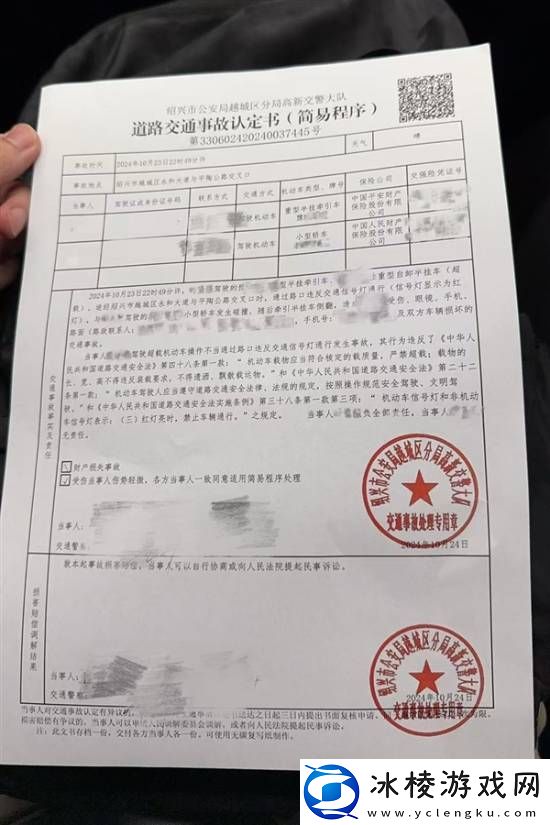 蔚来ET5T遭40吨土方车侧倾压顶!车内人员死里逃生