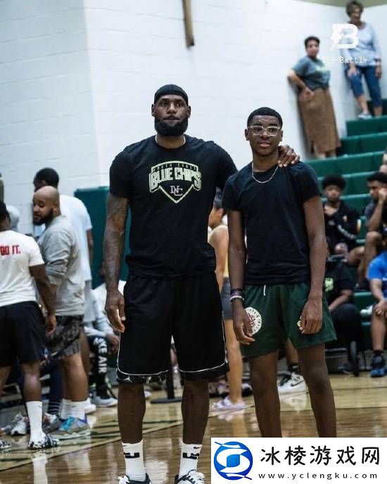 詹姆斯谈父子三人同台可能性