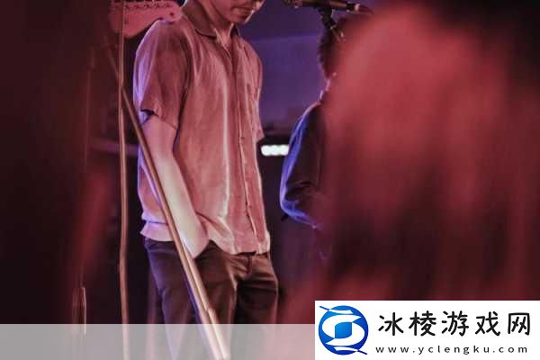 脏手指乐队被扔香烟脏手指演唱会被扔香烟-现场混乱引发公众热议