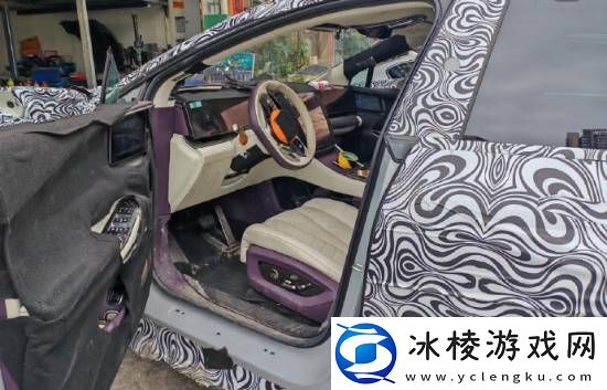 比亚迪首款百万级轿车仰望U7内饰曝光！延续U8设计