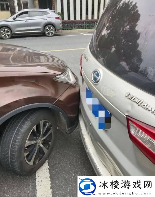 剐蹭逃逸-民热议：给钱了事-心里打鼓-科技视角下的荒诞现象