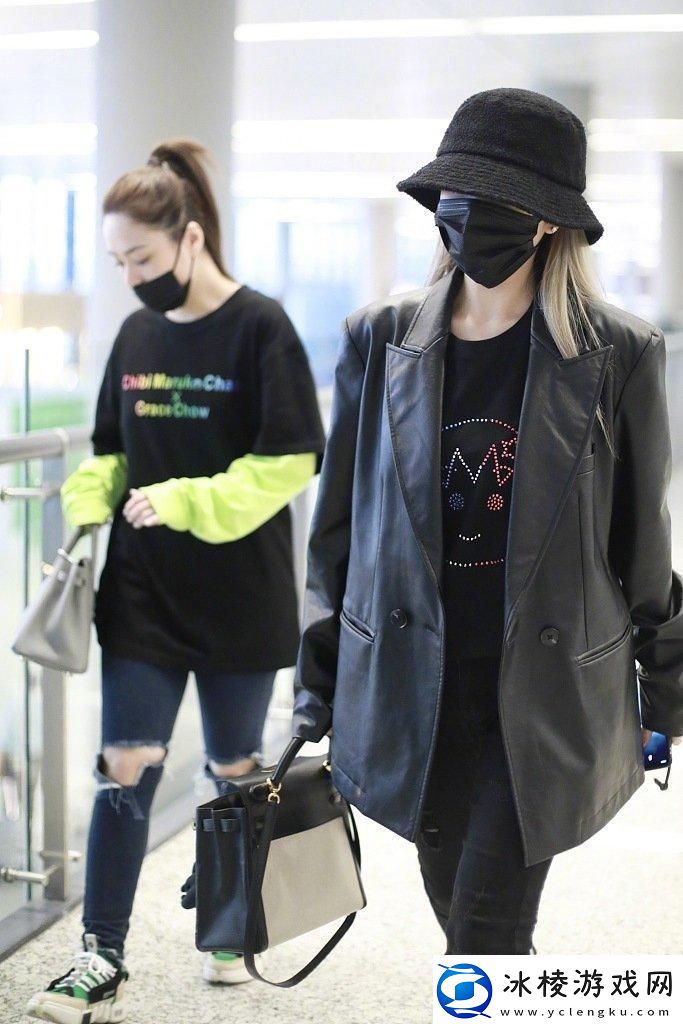 揭秘闺蜜说她有一个黑色大宝贝的惊人秘密