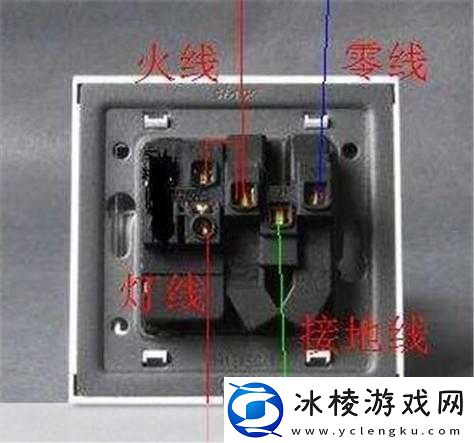 班长成为全班的插座作文：1.-班长：连接同学心灵的插座