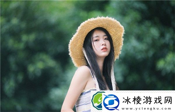 中午妈妈在厨房做饭：饭香带来温暖的童年