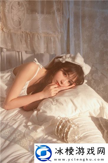 女班长被-c-扒衣服视频软件引爆舆论-友：不可思议！