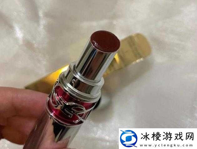 YSL-热门蜜桃色：魅力新演绎