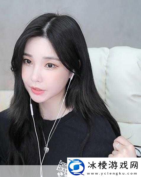 草莓+榴莲+丝瓜+绿巨人+秋：1.-从草莓到榴莲：绿色巨人的秋日冒险