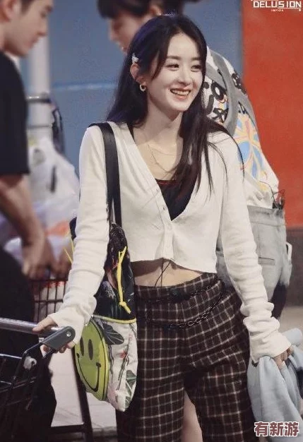 三个创可贴遮住重要部位-友热议：这究竟是艺术还是恶搞