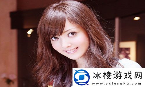 几个装修工人把我压在茶几，网友笑称：这到底是装修还是演大片?