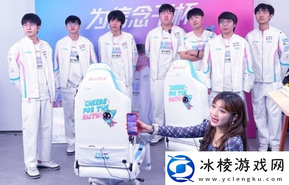 BLG战队做客抖音傲风直播间对傲风M6、傲风G7赞不停！