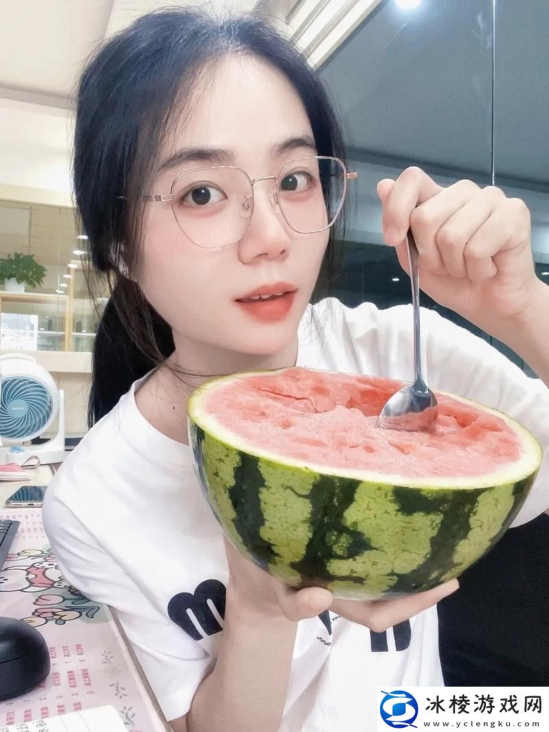 在线吃瓜tttzzz入口：揭开网络热点的神秘面纱