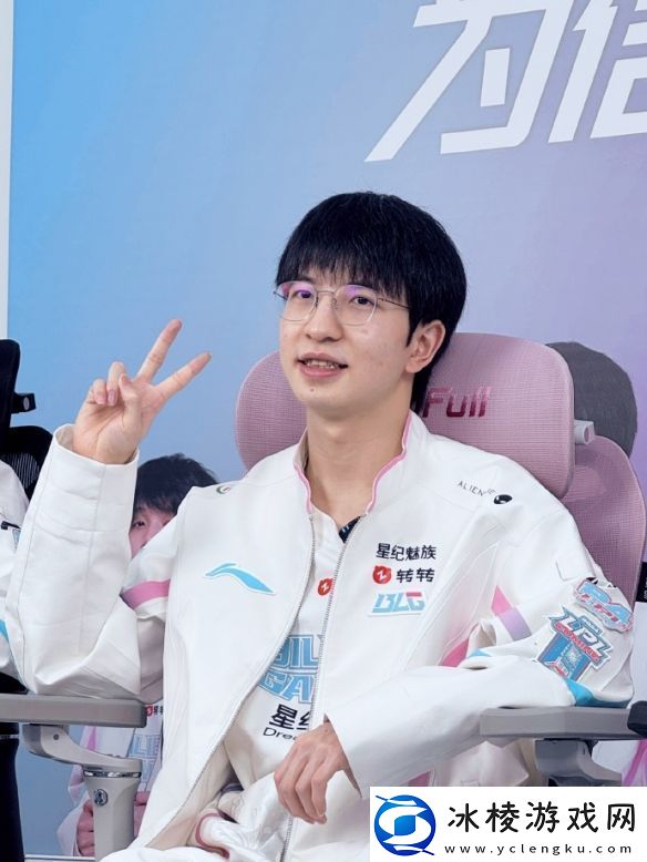 BLG战队做客抖音傲风直播间对傲风M6、傲风G7赞不停！