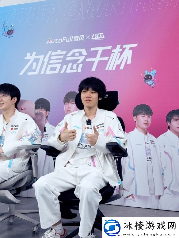 BLG战队做客抖音傲风直播间对傲风M6、傲风G7赞不停！