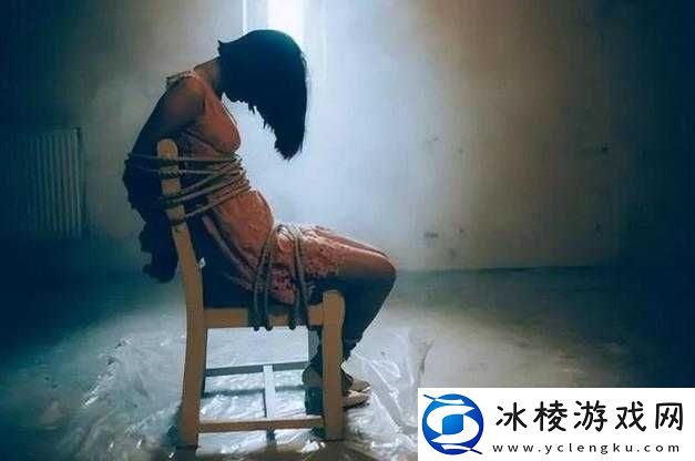 女生被捆绑手脚封口：神秘囚禁背后的真相