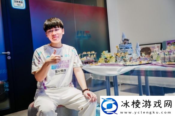 BLG战队做客抖音傲风直播间对傲风M6、傲风G7赞不停！