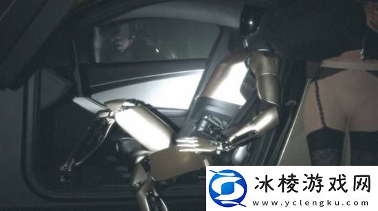 金卡戴珊与特斯拉机器人亲密互动一同乘坐特斯拉汽车