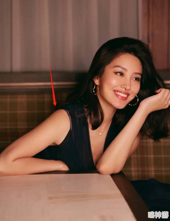 我喜欢把奶头露出来给男人看-这种大胆的行为让我感到无比自信与自由-挑战传统观念