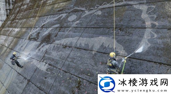 日本佐贺水库大坝惊现哥斯拉壁画！看似天成实际人为