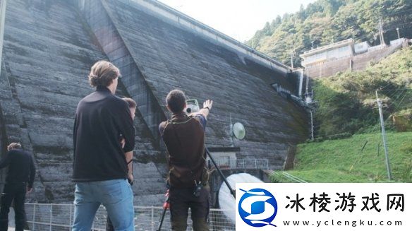 日本佐贺水库大坝惊现哥斯拉壁画！看似天成实际人为