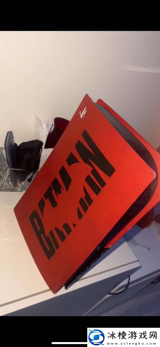 女友为玩家定制蝙蝠侠PS5外壳-网友：你女友单身吗