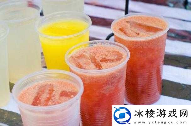 草莓丝瓜芭乐鸭脖奶茶：独特的美食饮品组合