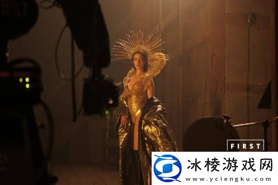 安妮海瑟薇新片首曝剧照!音乐家与设计师的爱情故事