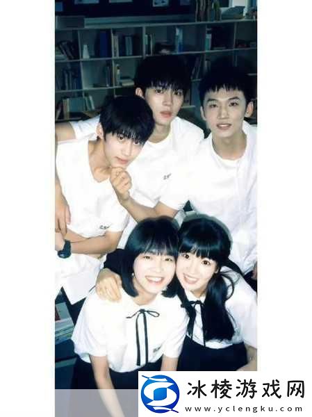 从校服衣袖看到葡萄的困惑：1.-校服袖口的葡萄：青春记忆中的奇遇