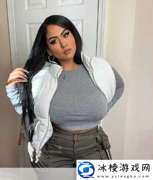 大码欧美oversize：1.-探索大码潮流：舒适与时尚的完美结合