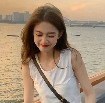 游泳馆里的两个教练孟月月：专业技术与耐心教学-学员称赞有加