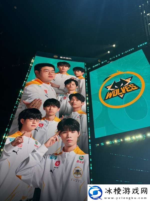 狼队发布与冠军奖杯合照
