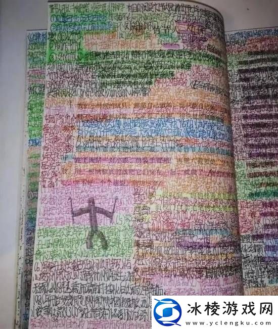 女生密密麻麻的“全损课本”红了