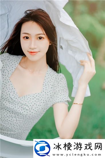 女被-c-黄扒衣服作文引发热议-友：视频中的暴力行为令人震惊！