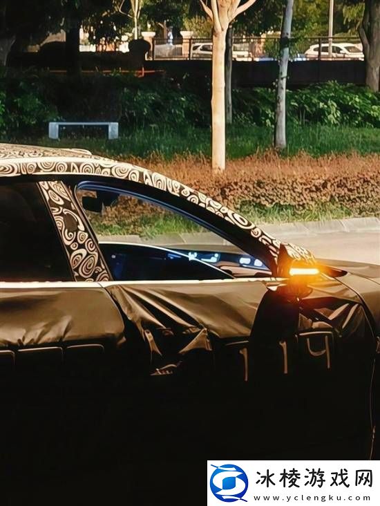 小米SUV内饰细节曝光！疑配有一体式远端带鱼屏