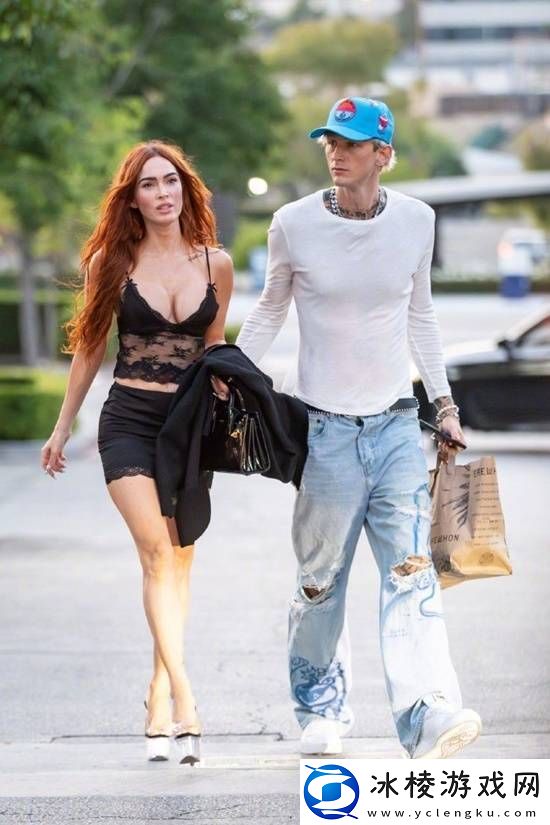 梅根福克斯怀孕后与“枪爷”分手