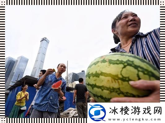 “朝阳群众热心‘吃瓜’-络震惊背后的人间喜剧”