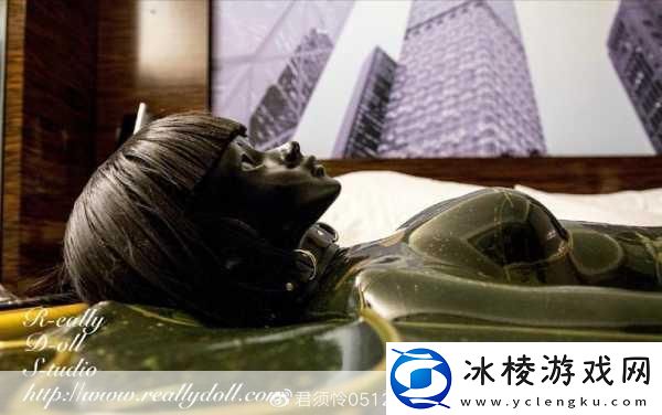 真空下楼取快递被C嗯啊-1.-真空下楼取快递：一场无重力的冒险