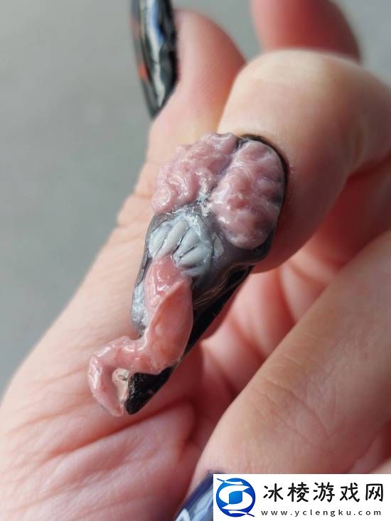 玩家打造生化危机2主题美甲