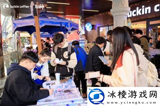 瑞幸晒原神联动新品爆单活动现场照