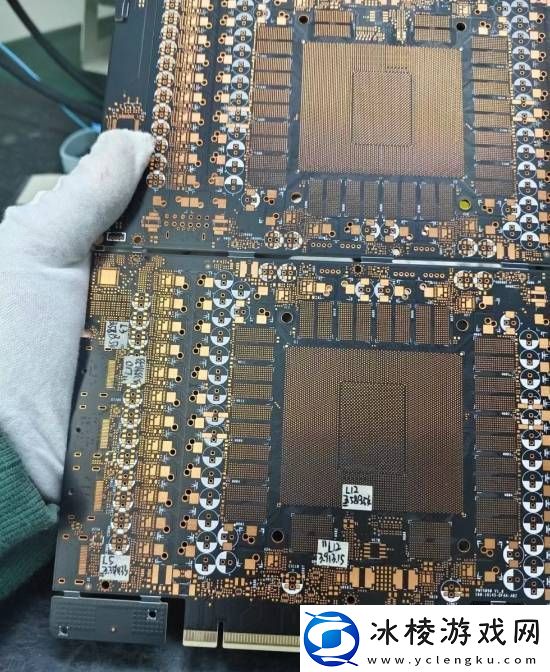RTX5090PCB板曝光!GDDR7显存和庞大的BGA封装