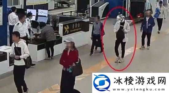 男子把100个耳机藏腰腹部-伪装成“腹肌”入境