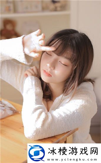 动漫-c-黄扒衣服做小电影引发热议-友：道德与法律应共同监管！