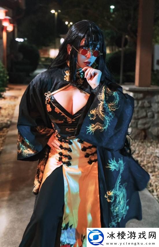 国外美女推主认证漫威争锋匕首体模