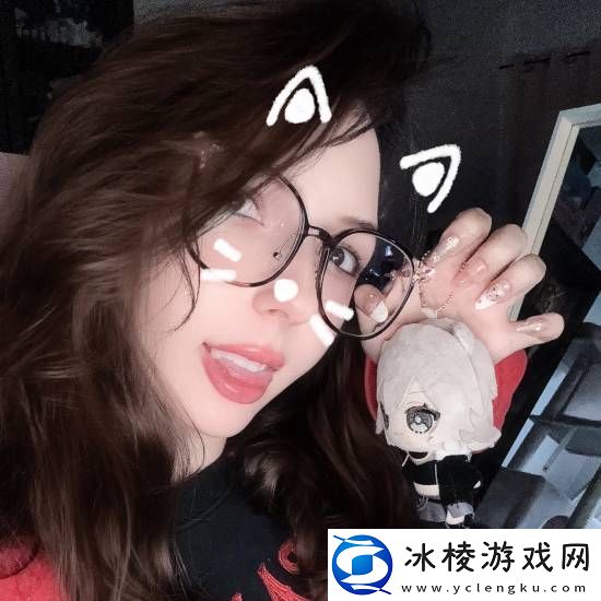 国外美女推主认证漫威争锋匕首体模