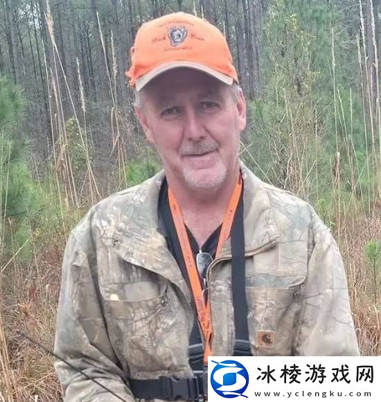 你敢信吗：美国男子打猎时被从树上坠落的熊砸死-友吐槽现世报