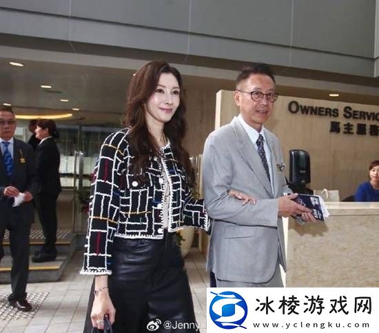 54岁李嘉欣状态罕见现身