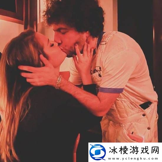 赛琳娜宣布订婚海莉·比伯点赞