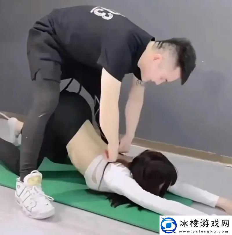 探索身体与灵魂的交汇点——不戴套的瑜伽教练3