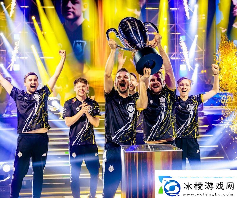 NiKo收到粉丝自绘卡托夺冠画像与信件