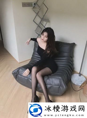 女性扒开看个够-友：生活中的独特视角让人耳目一新！